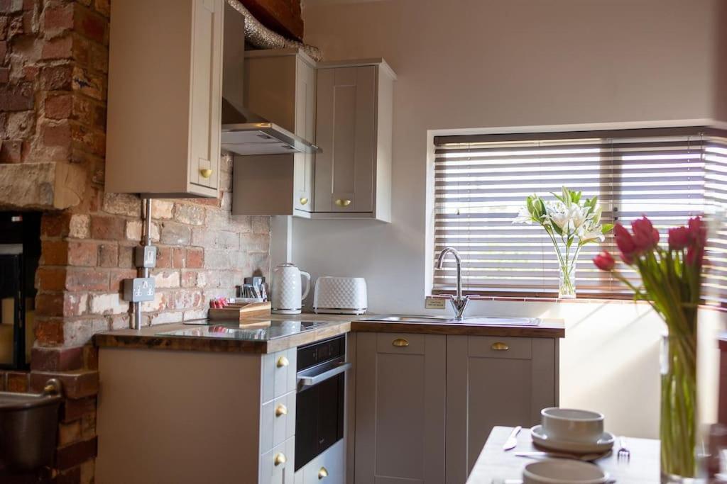 Unique Victorian Stable Conversion Χάλιφαξ Εξωτερικό φωτογραφία